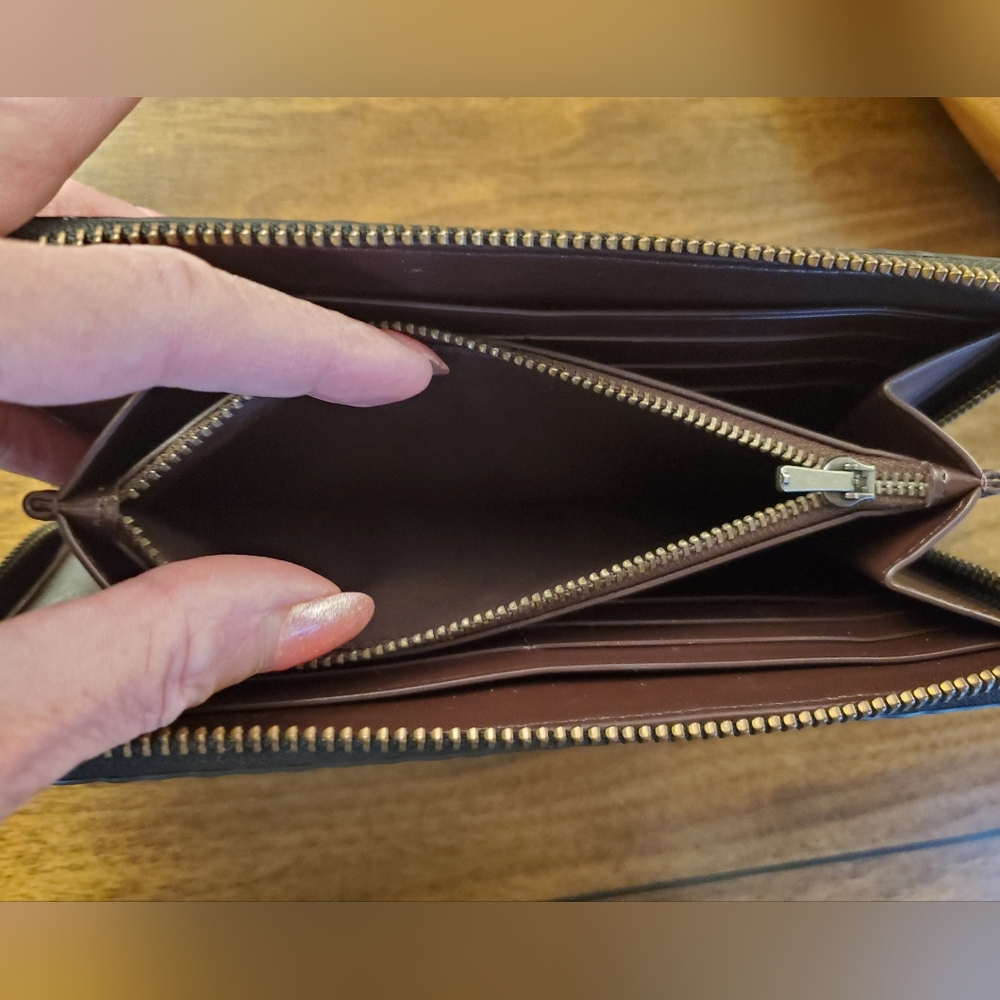 COACH OMBRE ACCORDION WALLET IN PERFECT CONDITION! - Picture 7 of 9